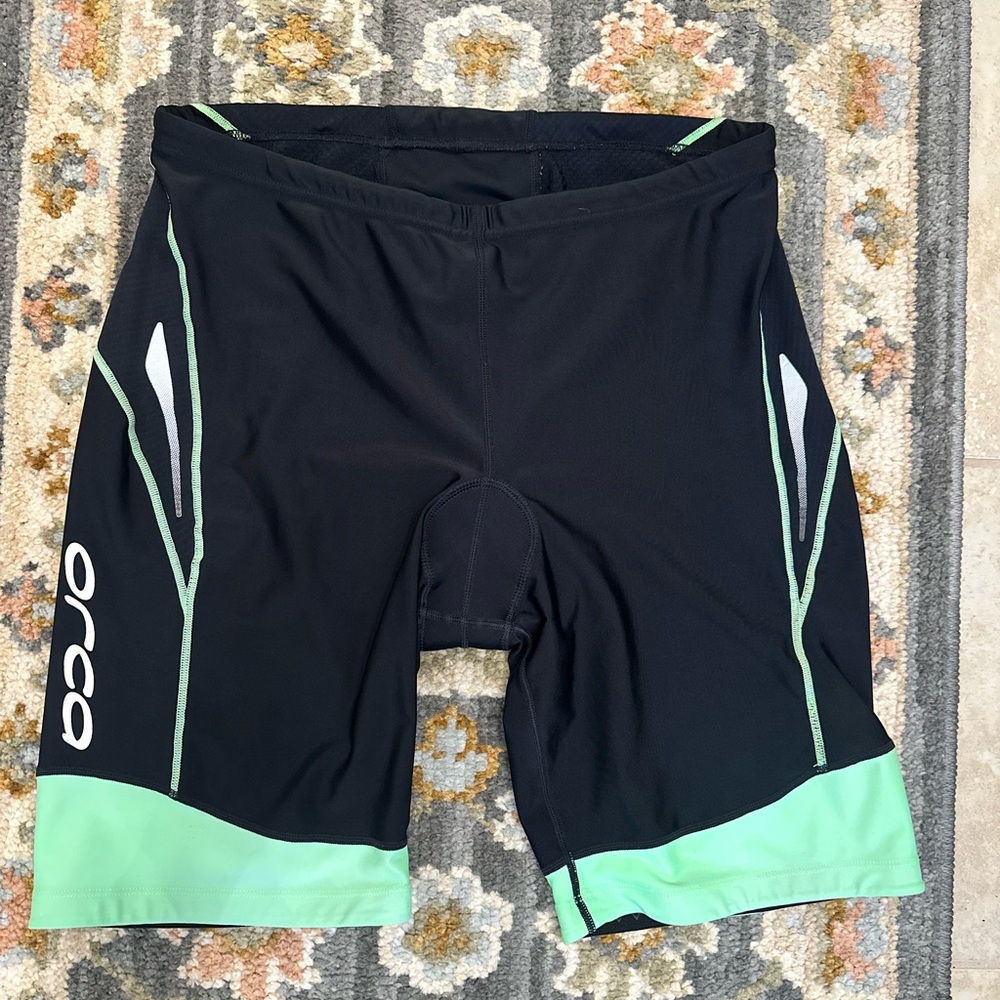 Men’s medium Orca black and green biking/triathlon 9in short with pad